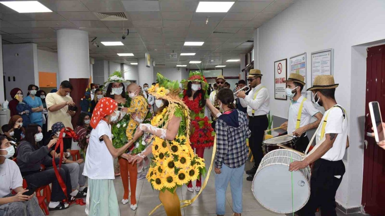 Diyarbakır’da Hastanede Tedavi Gören Çocuklara Ve Annelerine Moral Etkinliği