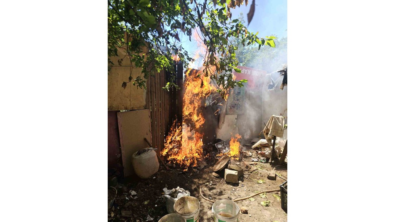 Şişli’de Cam Kırığı Mercek Oldu, Evin Bahçesini Yaktı