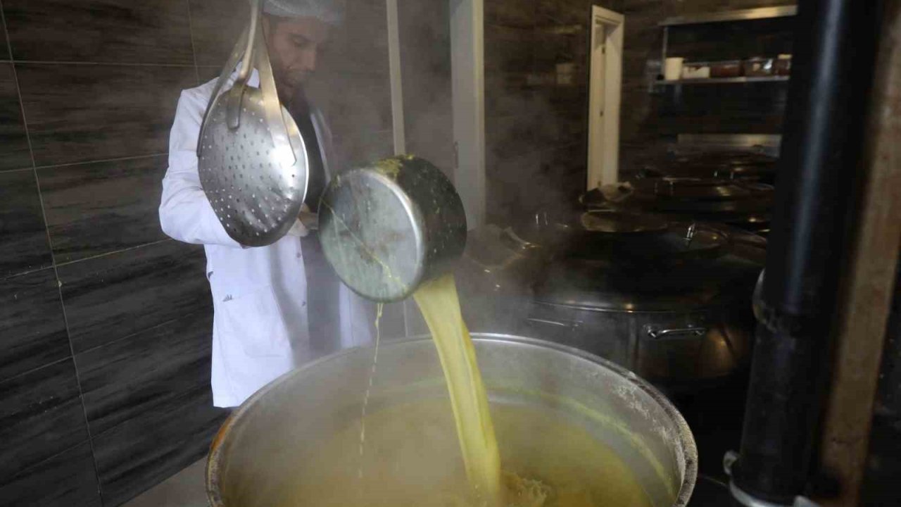 Darıca’da Her Gün Yüzlerce Eve Sıcak Yemek Ulaştırılıyor