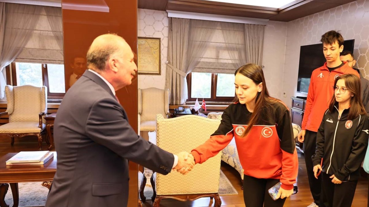 Vali Ali Çalgan Şampiyon Sporuları Tebrik Etti