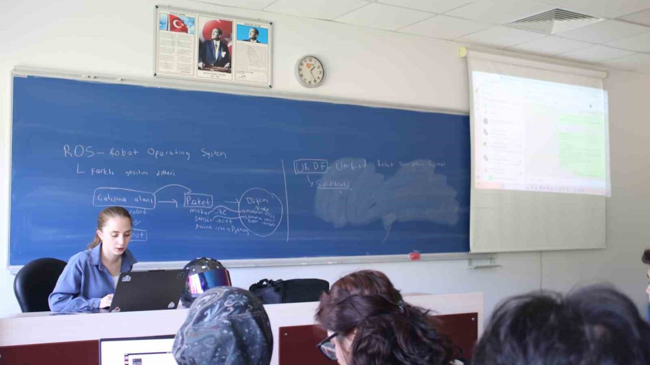 Sakarya Üniversitesi’nde ‘Uygulamalarla Robotikte Yapay Zeka’ Etkinliği