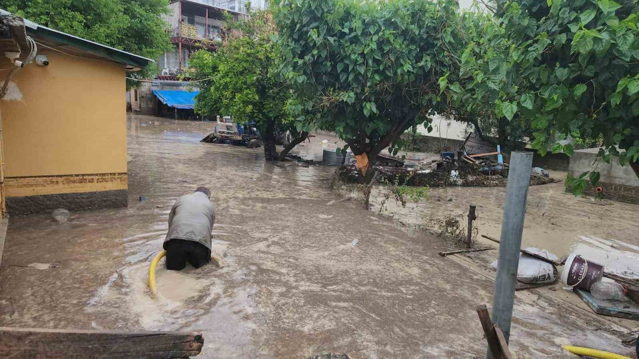 Osmaniye’de Sağanak Hayatı Felç Etti