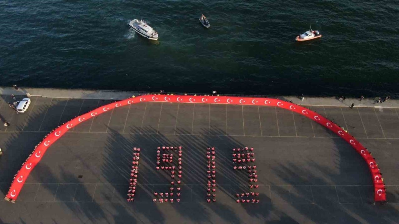 Tekirdağ’da Dev Yürüyüş: Polis Ve Gençler Omuz Omuza Yürüdü