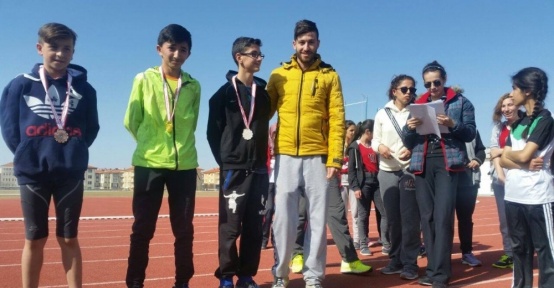 Gediz Atatürk Ortaokulundan madalya yağmuru