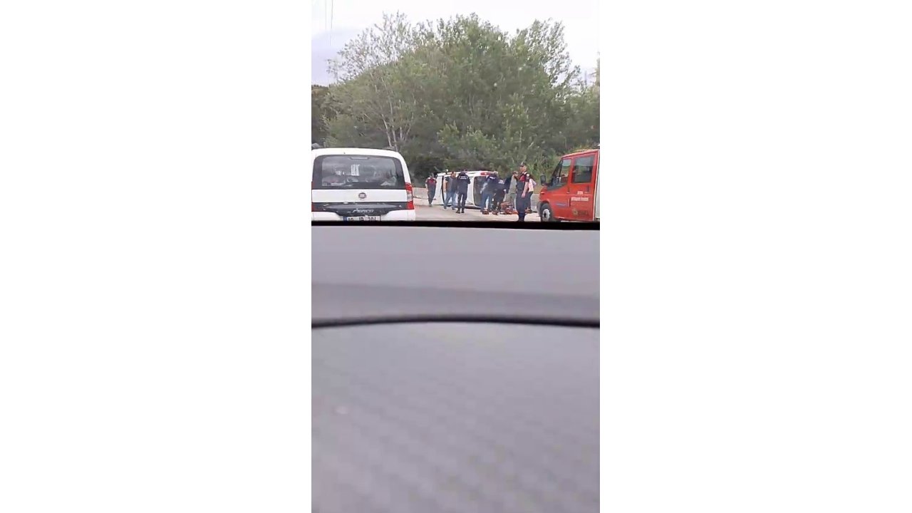 Kontrolden Çıkan Otomobil Takla Attı