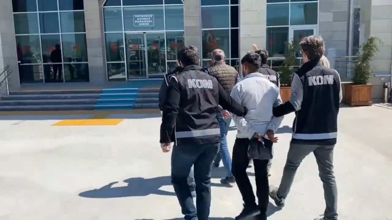 Kütahya’da Film Gibi Dolandırıcılık Girişimini Polis Son Anda Önledi