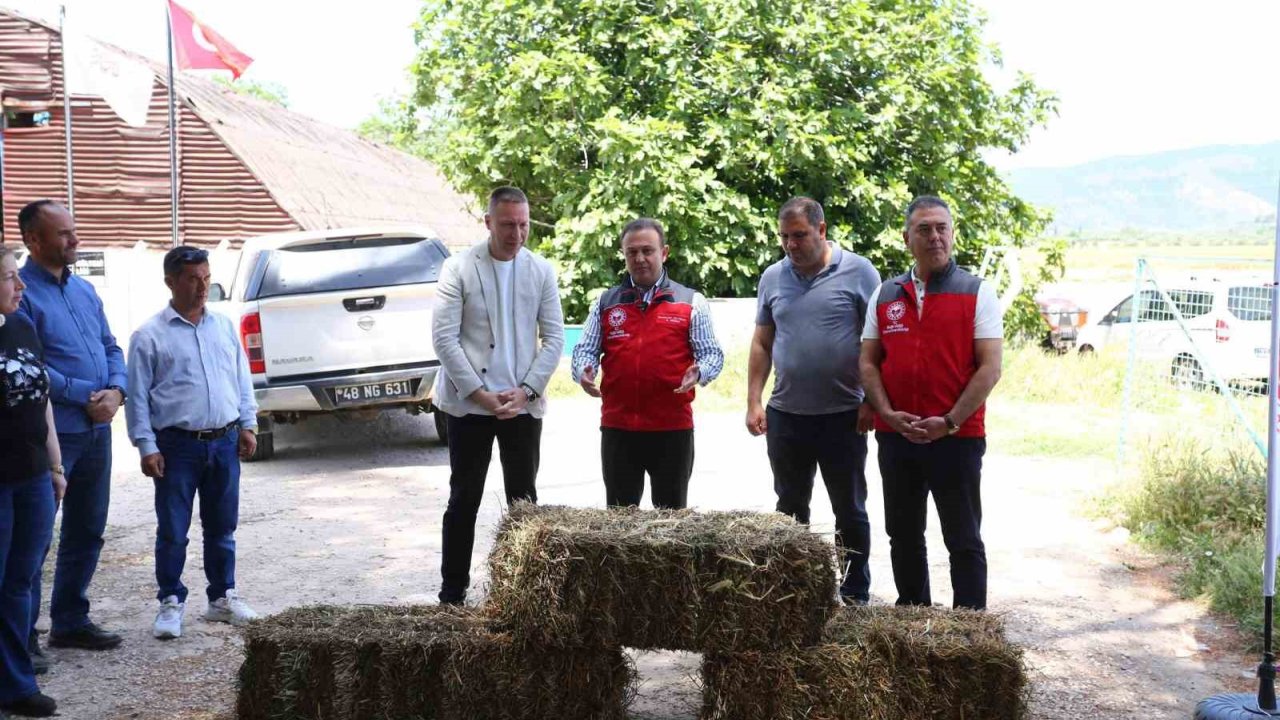 Kadın Çiftçilere ‘Saman Balya’ Desteği
