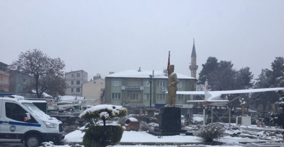 Dinar’da kar yağışı