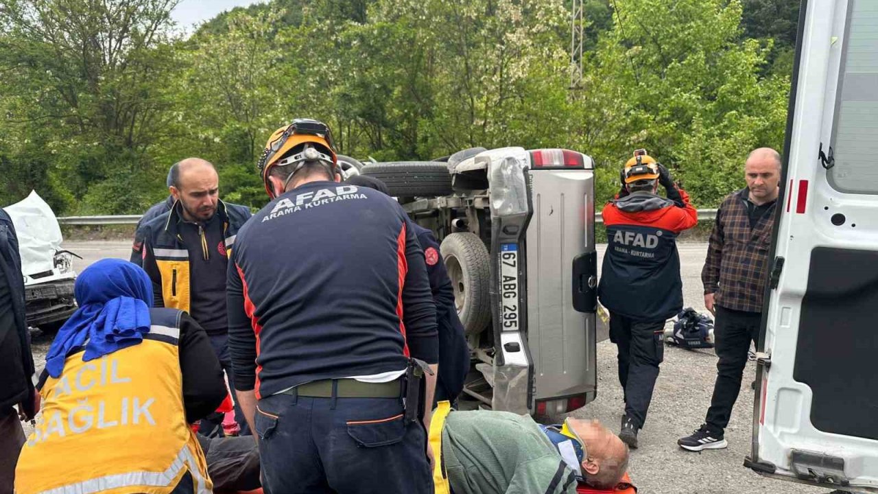Zonguldak’ta İki Aracın Çarpıştığı Kazada Araçlardan Biri Devrildi: 2 Yaralı