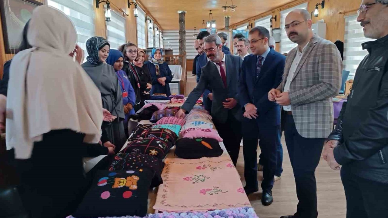 Özel Öğrencilerin El Emekleri Beğeniye Sunuldu