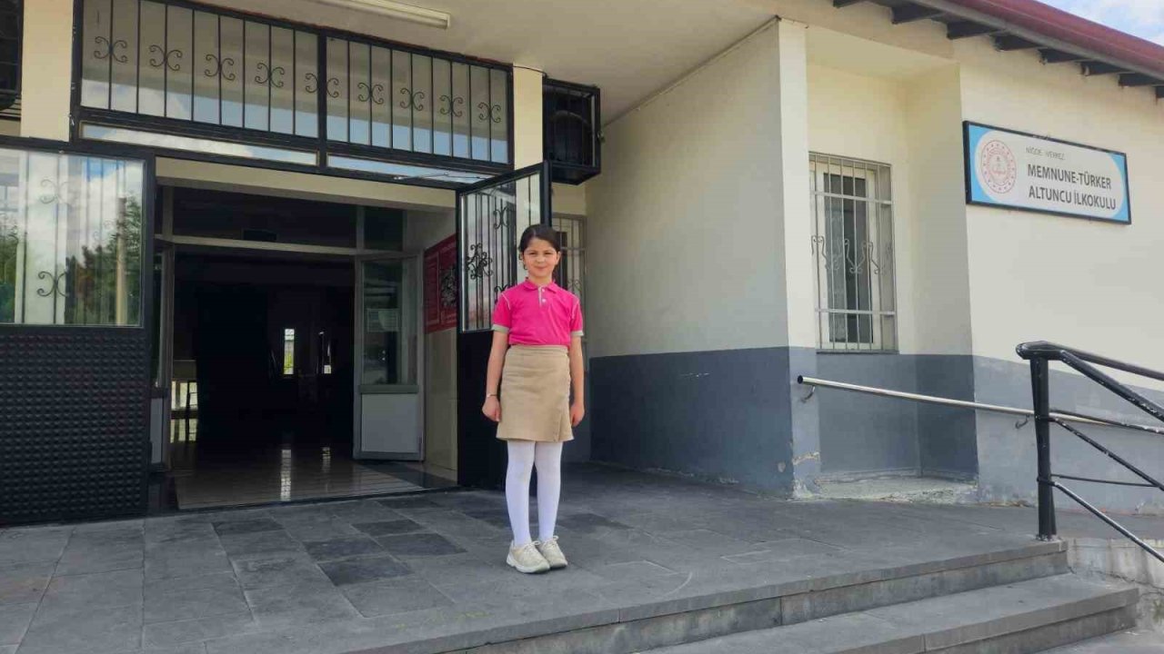 Minikler İşaret Diliyle Şiir Okudu