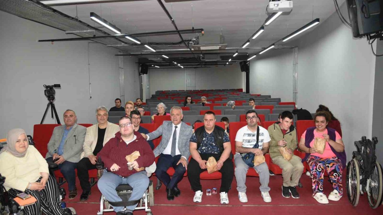 ‘Engelsiz Perde, Sınırsız Sanat’ Programı