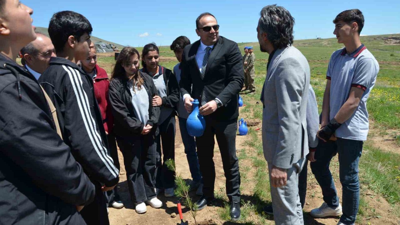 Tatvan’da Fidanlar Toprakla Buluştu