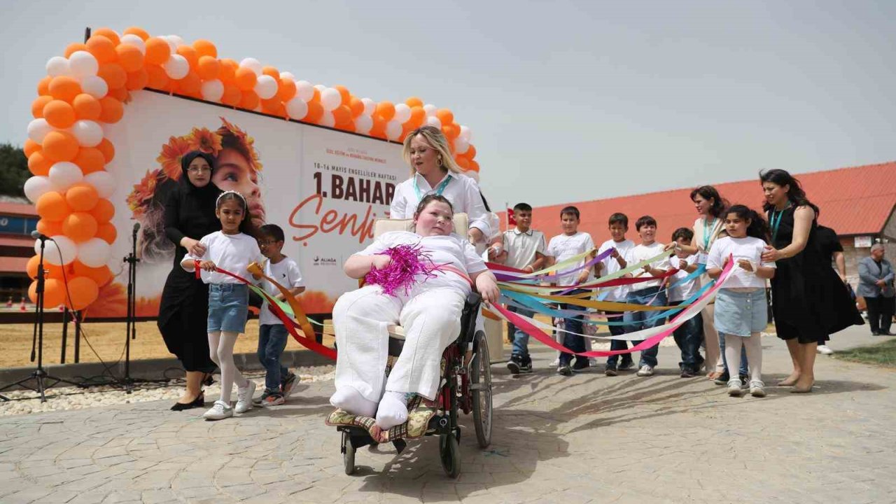 Aliağa’nın Özel Çocuklarından Rengarenk