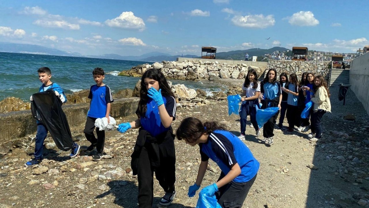 Öğrencilerden Mudanya Sahillerinde Temizlik Operasyonu