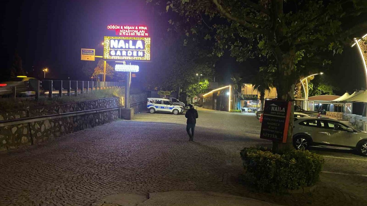 Kına Gecesinde Eğlenenlerin Üzerine Disko Topu Düştü: 3 Yaralı