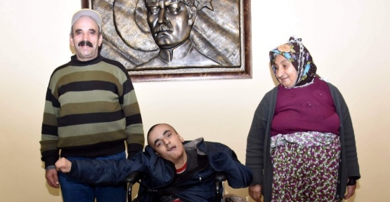 Tekerlekli sandalyesi sayesinde artık dışarı çıkacak