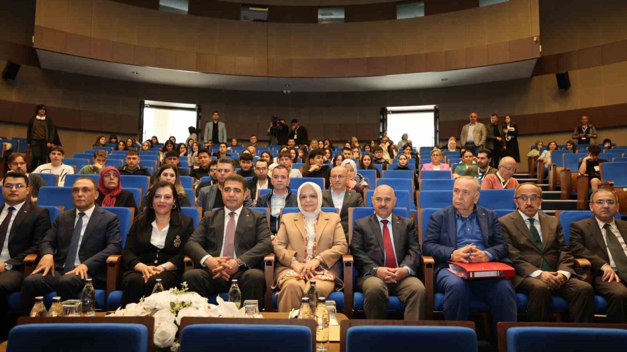 Film Festivalinde Aile Temasıyla Sanat Ve Kültür Rüzgarı Esti