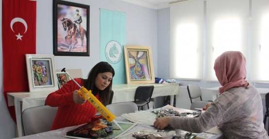 (Özel Haber) Özgecan’ın adını yaşatmak için dikiyorlar, boyuyorlar, öğreniyorlar