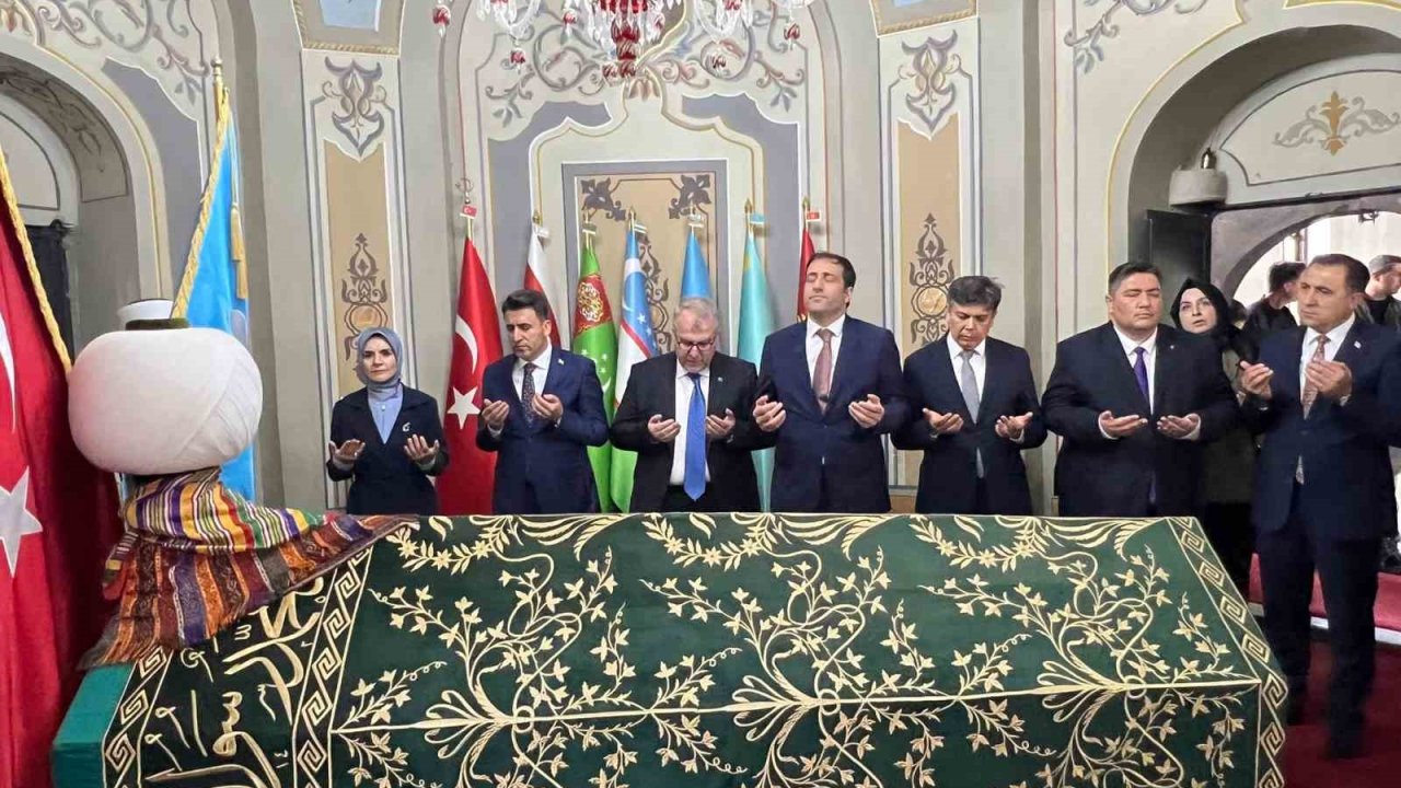 Bakan Göktaş, Ertuğrul Gazi Türbesi’ni Ziyaret Etti