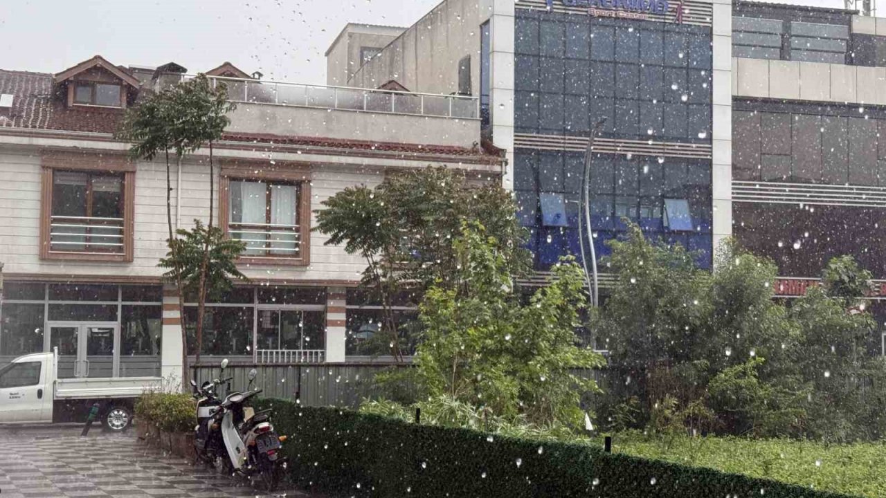 Sakarya’da Sağanak, Dolu Ve Fırtına Aynı Anda Etkili Oldu