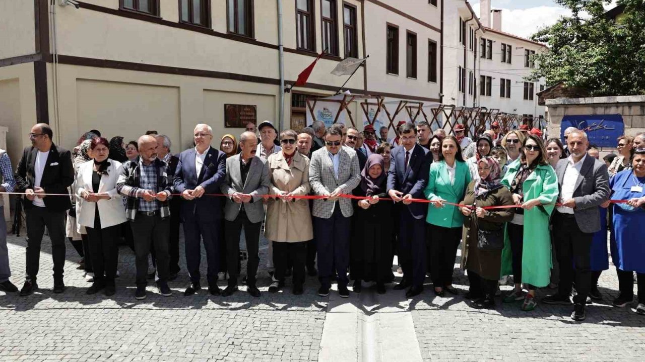 Germiyan Sokak’ta Çifte Açılış, Kütahya Kültür Ve Lezzetle Buluştu