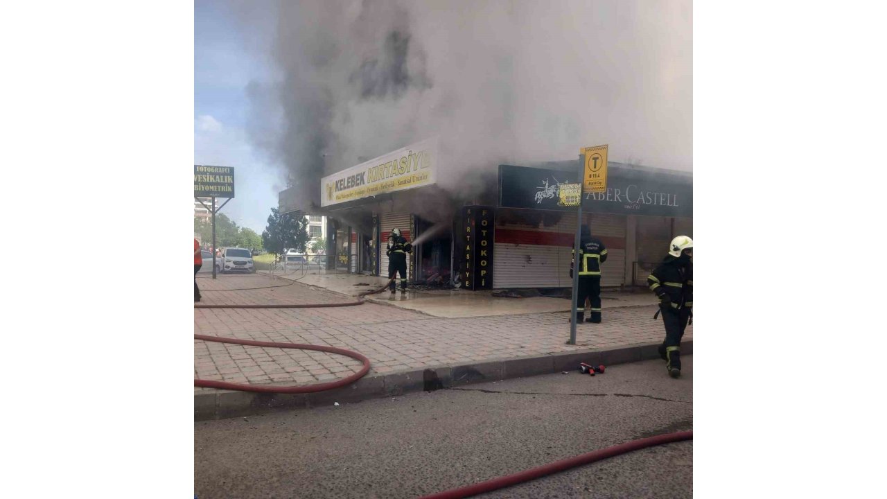 Diyarbakır’da Kırtasiye Dükkanında Yangın