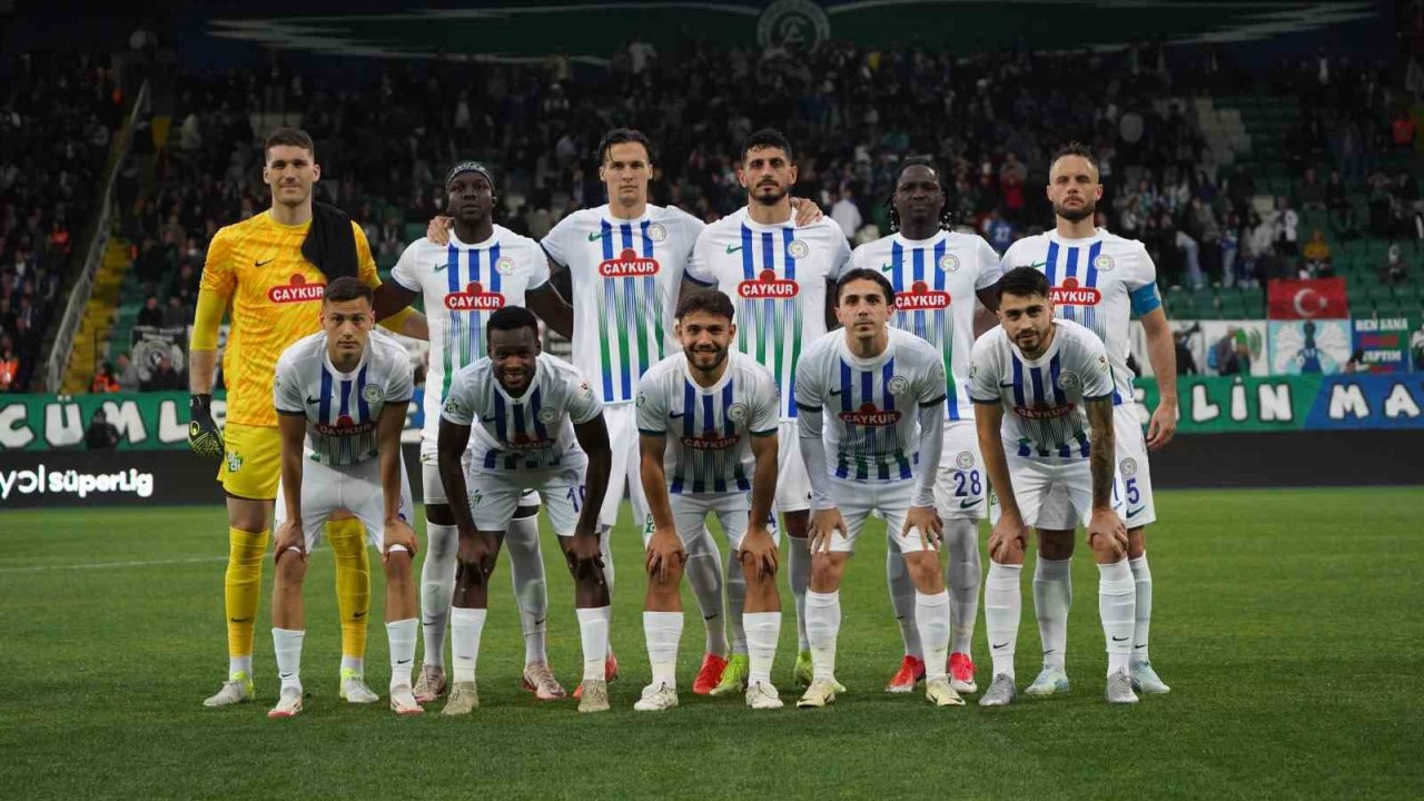 Trendyol Süper Lig: Çaykur Rizespor: 2 - Göztepe: 2 (İlk Yarı)