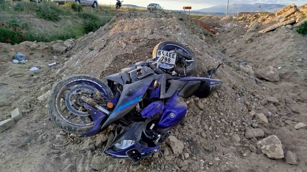 Denizli’de Motosiklet Yol Kenarına Devrildi: 2 Ölü