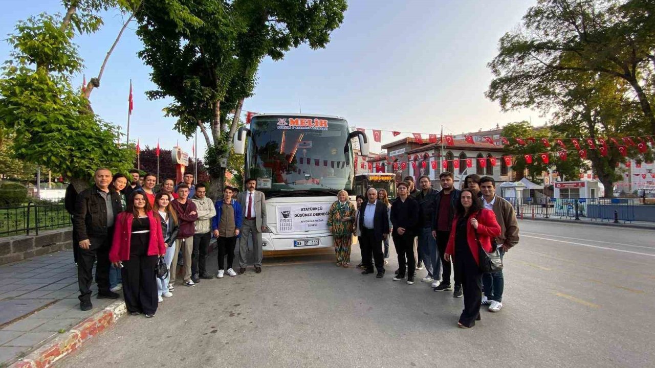 Afyonkarahisarlı Add’li Gençler Anıtkabir’e Gitti