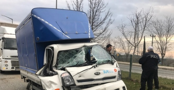 Bursa’da feci kaza...Kamyonet iki TIR’ın arasına sıkıştı