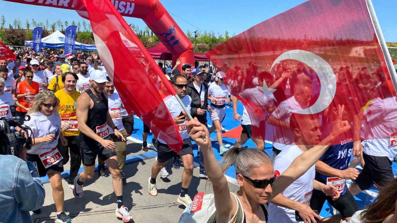 Ankara’da ‘19 Mayıs Yarı Maratonu Ve Halk Koşusu’ Düzenlendi