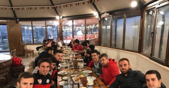 Başkan Duymuş Vezirhanspor’un yönetici ve futbolcularını ağırladı