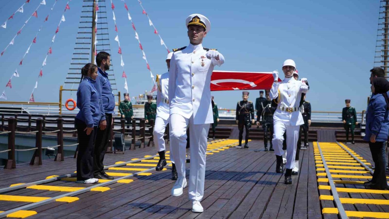 19 Mayıs Bayrak Devir Teslim Töreni