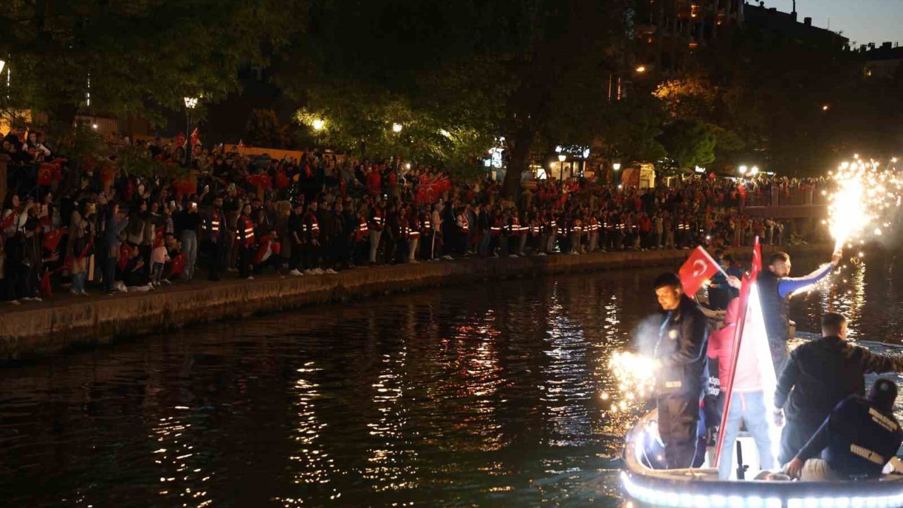 Porsuk Çayı’nda Fener Alayı Düzenlendi