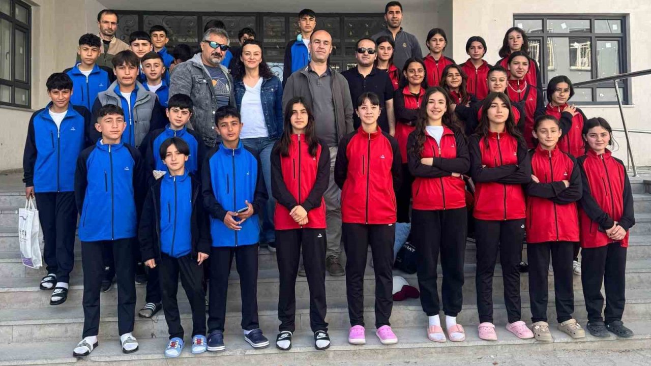 Van’daki Ortaokulun Spor Başarısı Göz Doldurdu