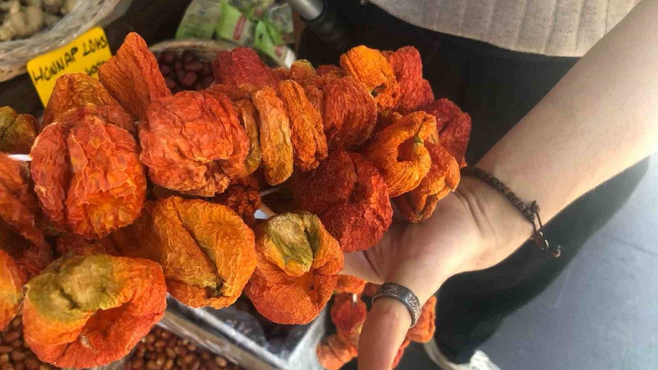 Kuru Meyve Ve Sebzeye Her Mevsim Talep Var