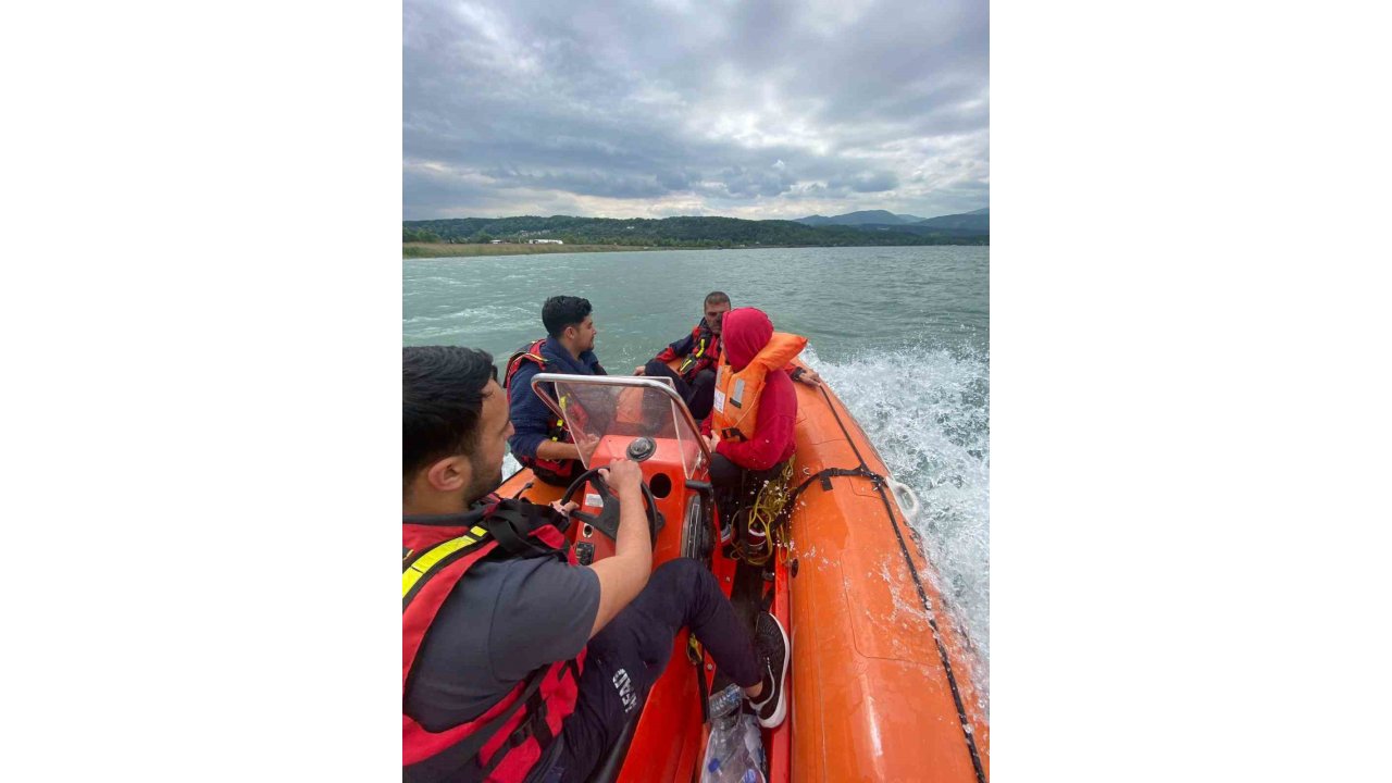 Göle Botla Açılan Ve Mahsur Kalan 2 Kişi Afad Ekiplerince Kurtarıldı