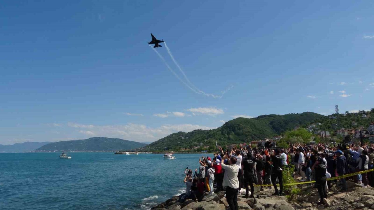 Solotürk Ordu’da Gösteri Uçuşu Yaptı