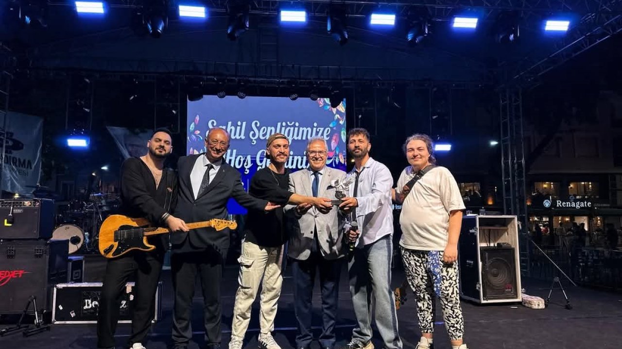 Bandırma Sahil Şenlikleri Renkli Görüntülerle Başladı