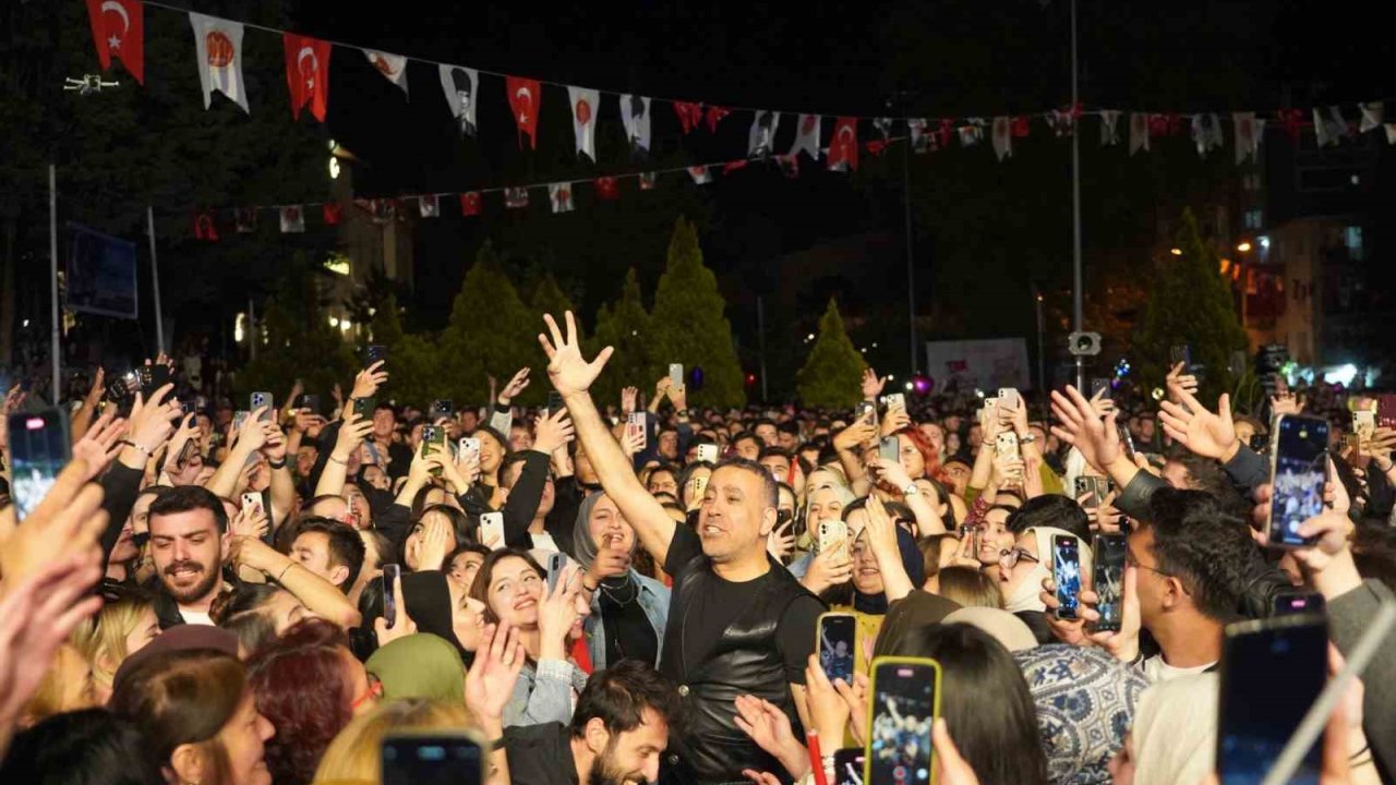Bilecik’te 10 Bin Kişi Haluk Levent Konserinde Buluştu