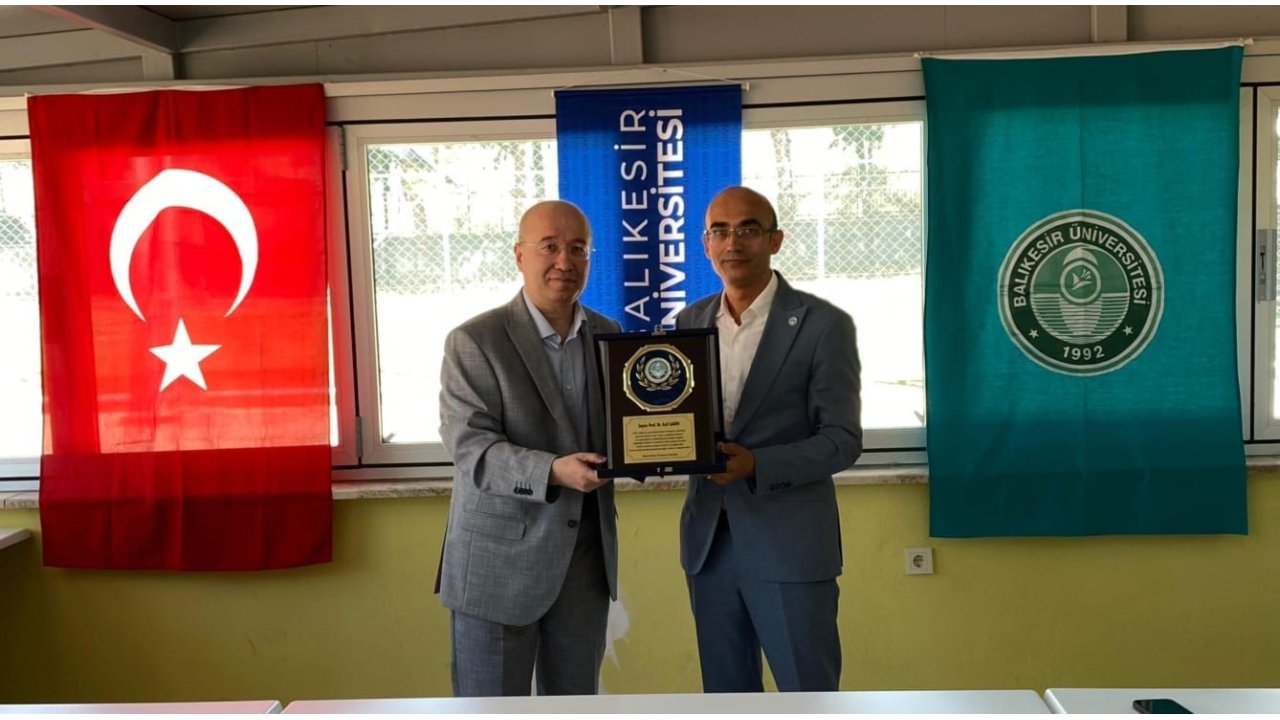 Edremit Meslek Yüksekokulu’nda Devir Teslim Töreni Gerçekleştirildi