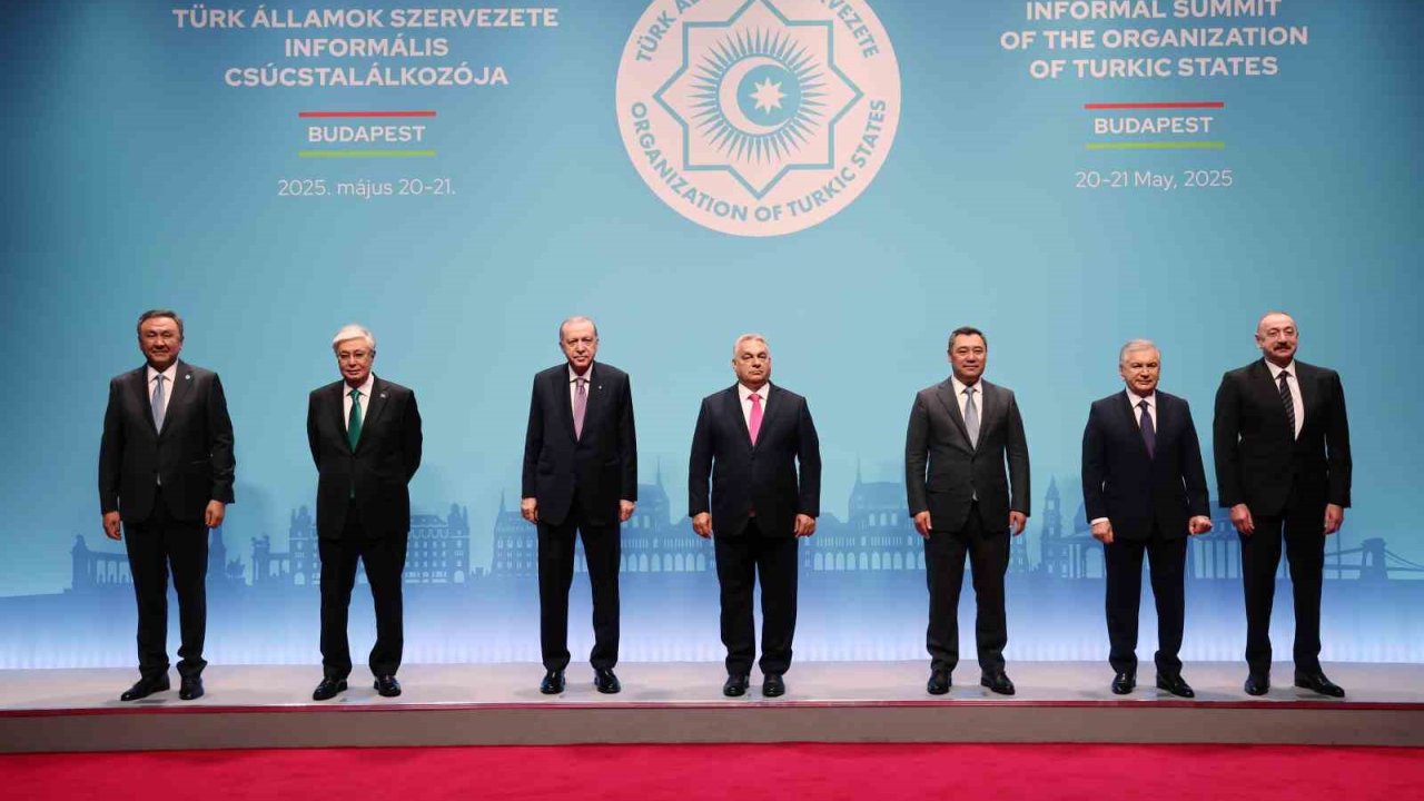 Cumhurbaşkanı Erdoğan, Türk Devletleri Teşkilatı Zirvesi’nde Aile Fotoğrafına Katıldı