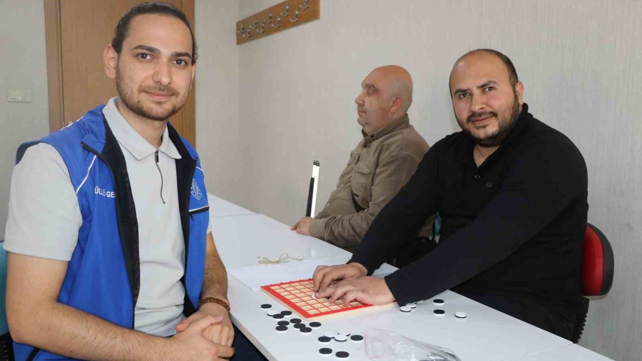 Dokuntaş İle Görme Engellilerin Önündeki Bir Engel Daha Kalktı