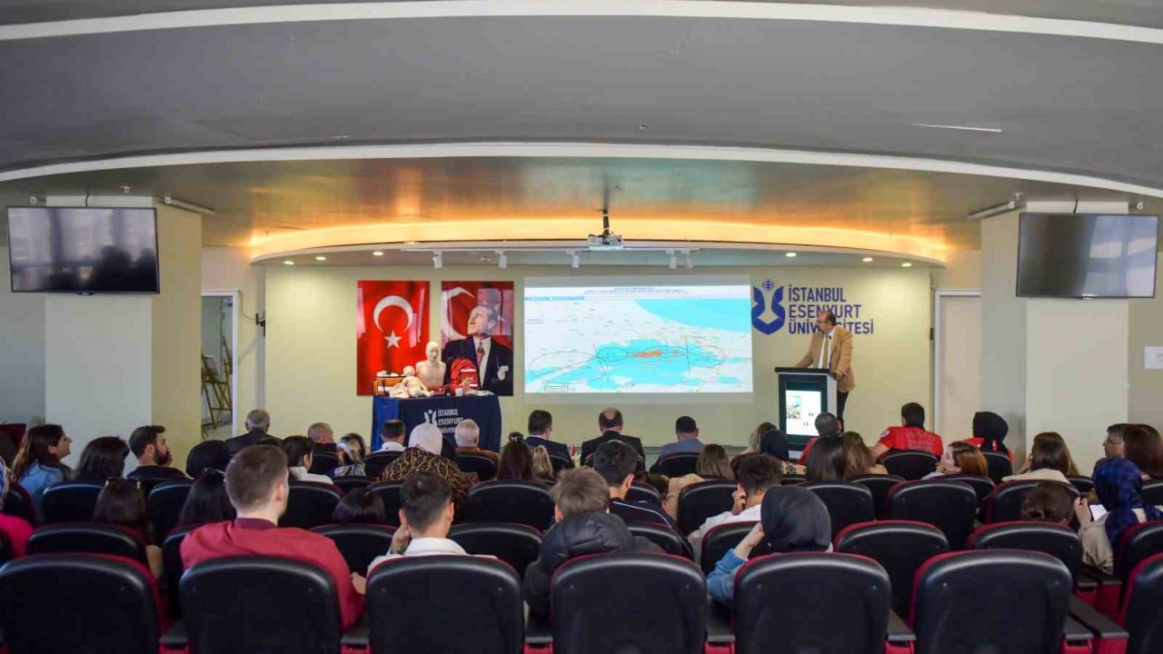 Esenyurt Belediyesi’nden Üniversite Öğrencilerine Afet Bilinci Eğitimi