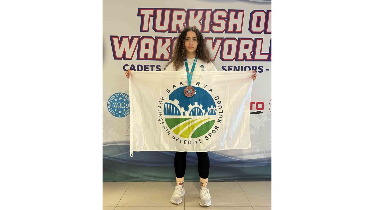 Sakarya Büyükşehir Sporcuları Madalya Kürsüsünü Boş Bırakmıyor