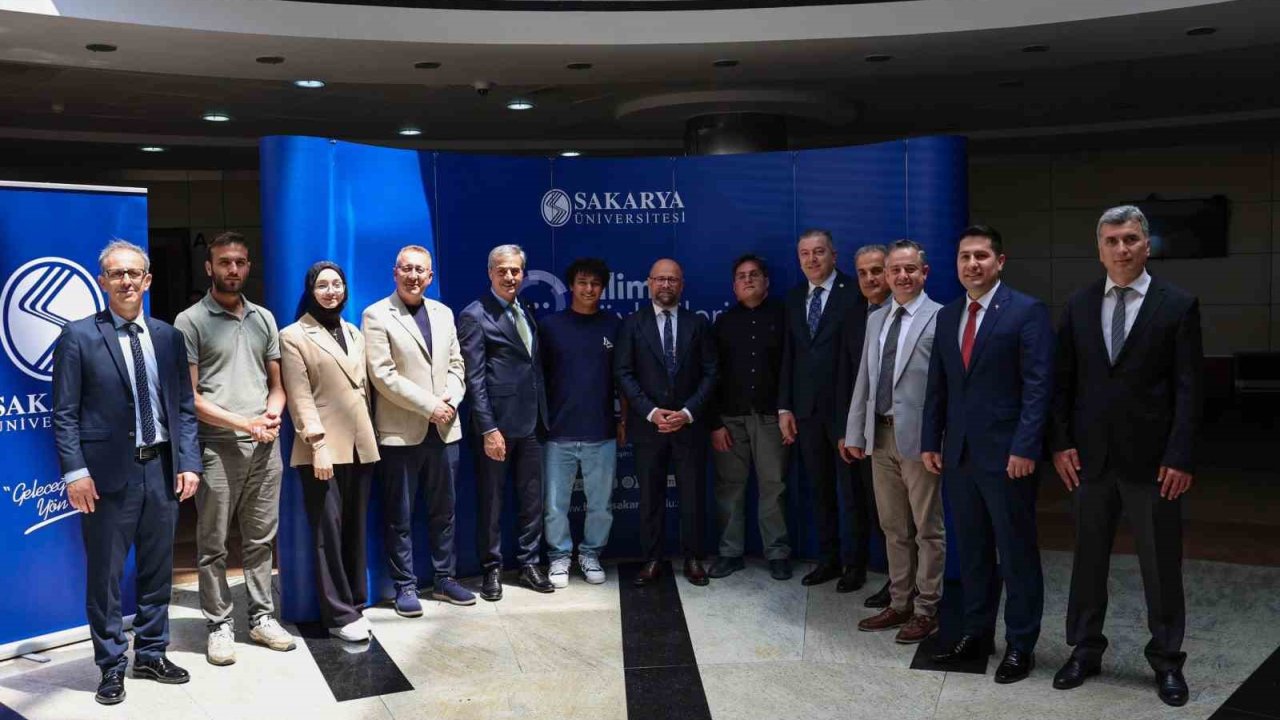 Başkan Alemdar’dan Gençlerle Saha Mesaisi