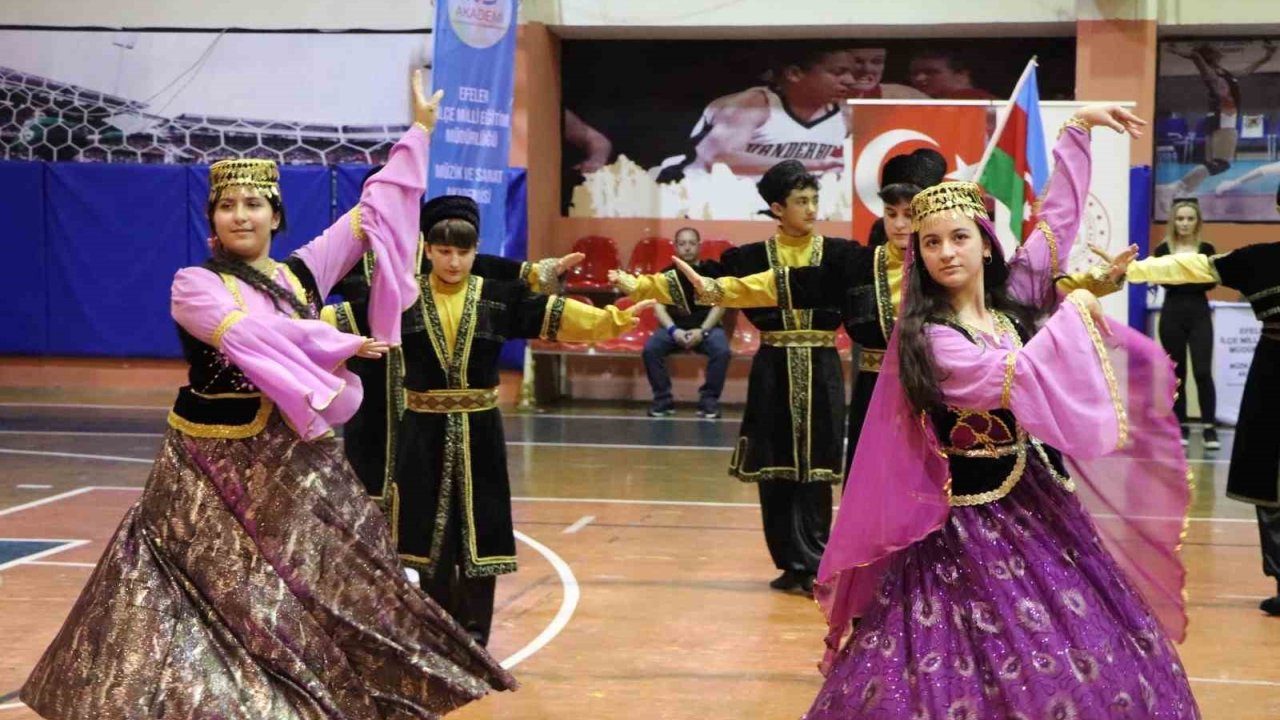 Efeler’de Uluslararası Halk Dansları Festivali Gerçekleştirildi