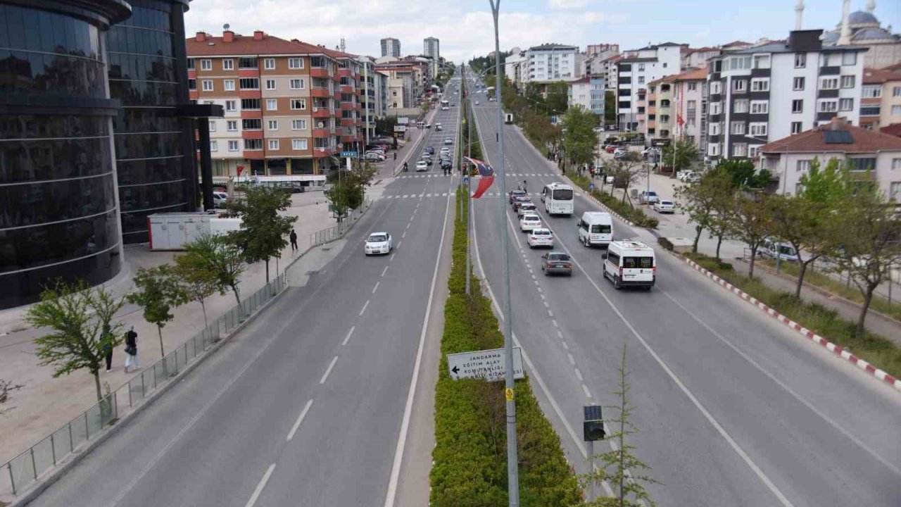 Bilecik Belediyesi’nden Yaya Geçişi Ve Orta Refüjlerin Korunması İçin Uyarı