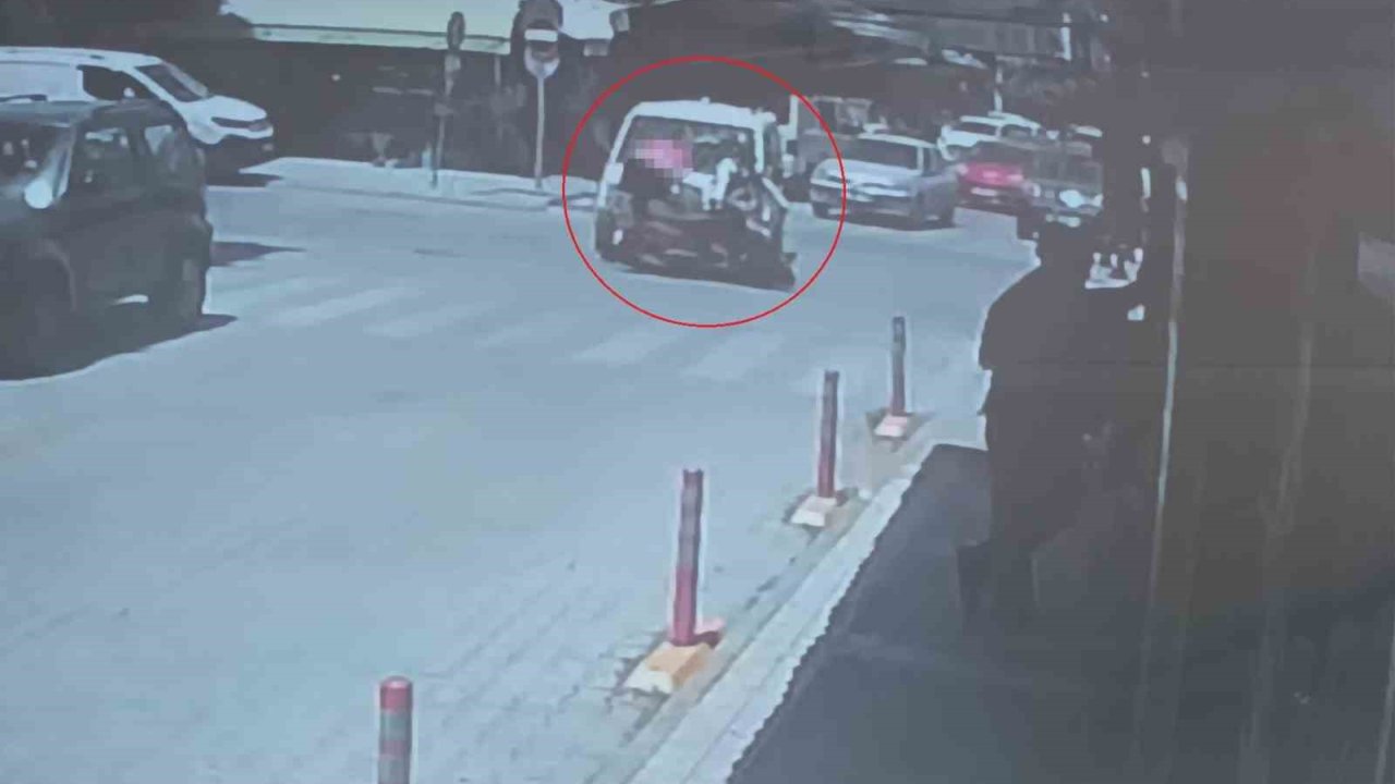Manavgat’ta Hafif Ticari Araç Motosikletle Çarpıştı: 1 Yaralı